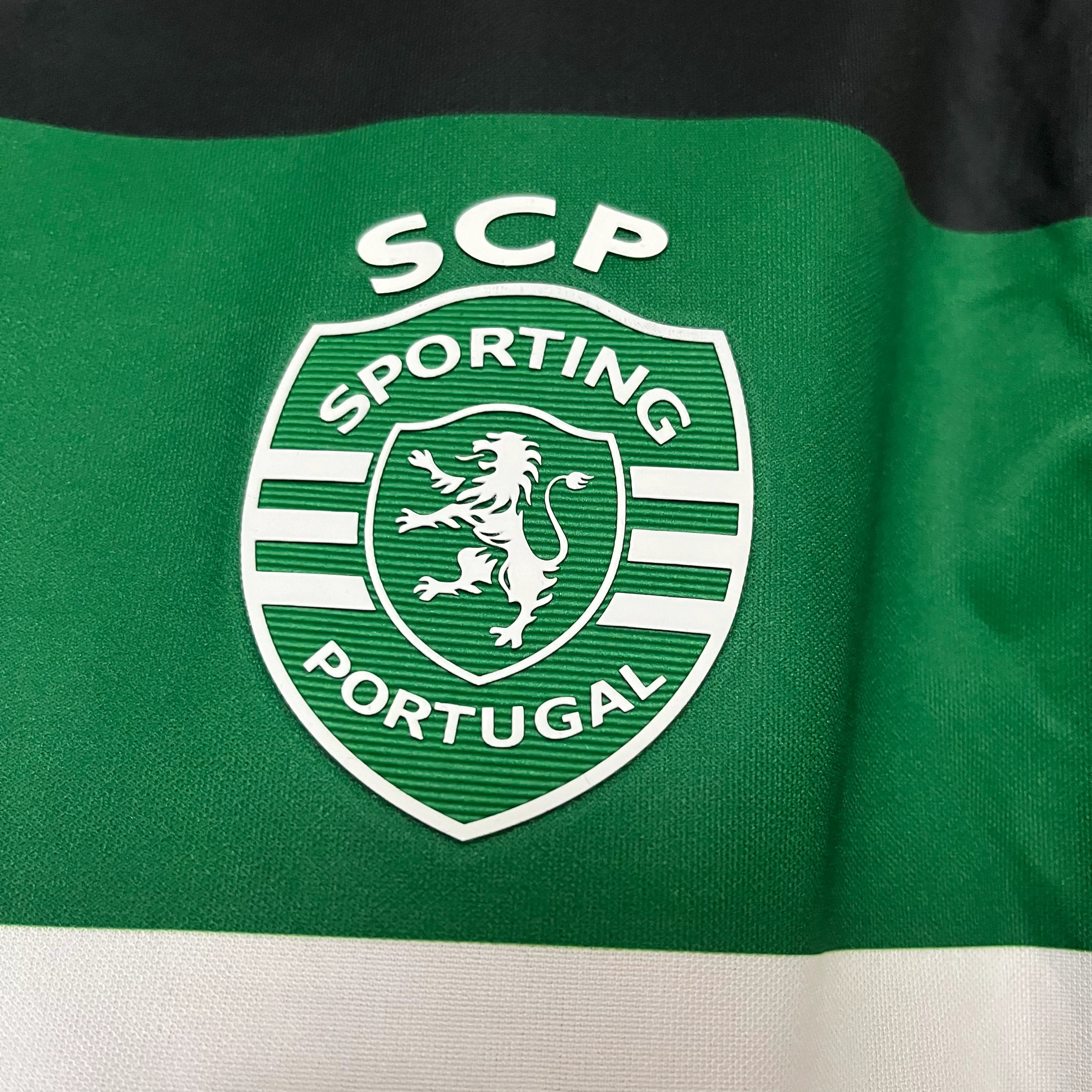 Maillot domicile du Sporting Lisbonne 2024-2025