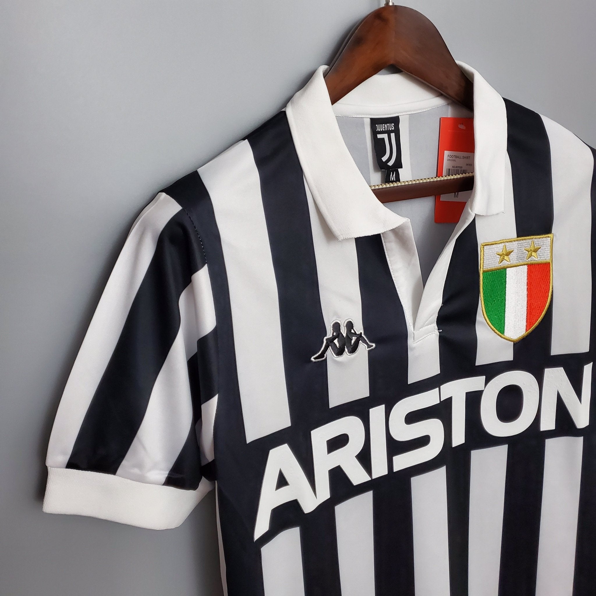 1984-1985 Juventus Heimtrikot im Retro-Stil