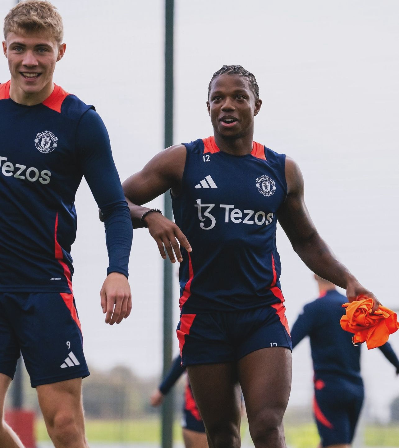 Ensemble d'entraînement pré-match sans manches Manchester United 2024/25