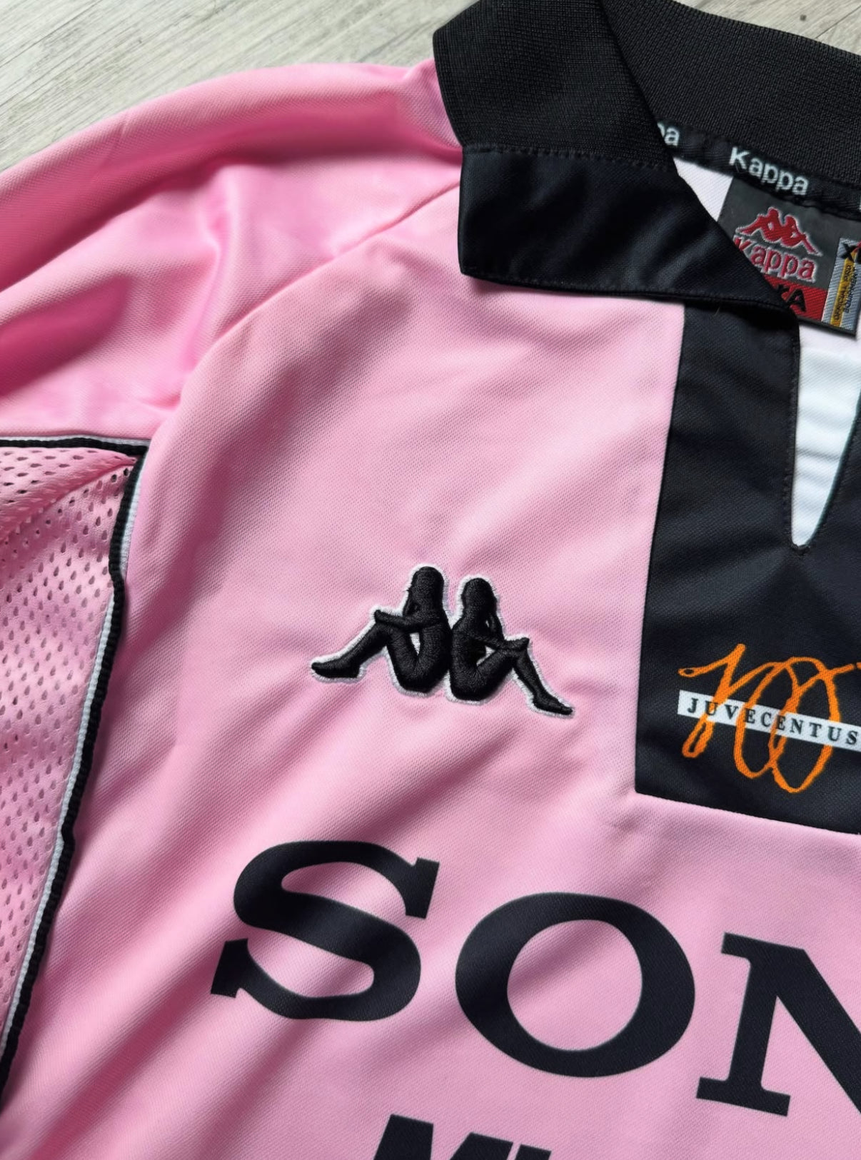Juventus Retro Jersey Pink Long Sleeves 1997-1998