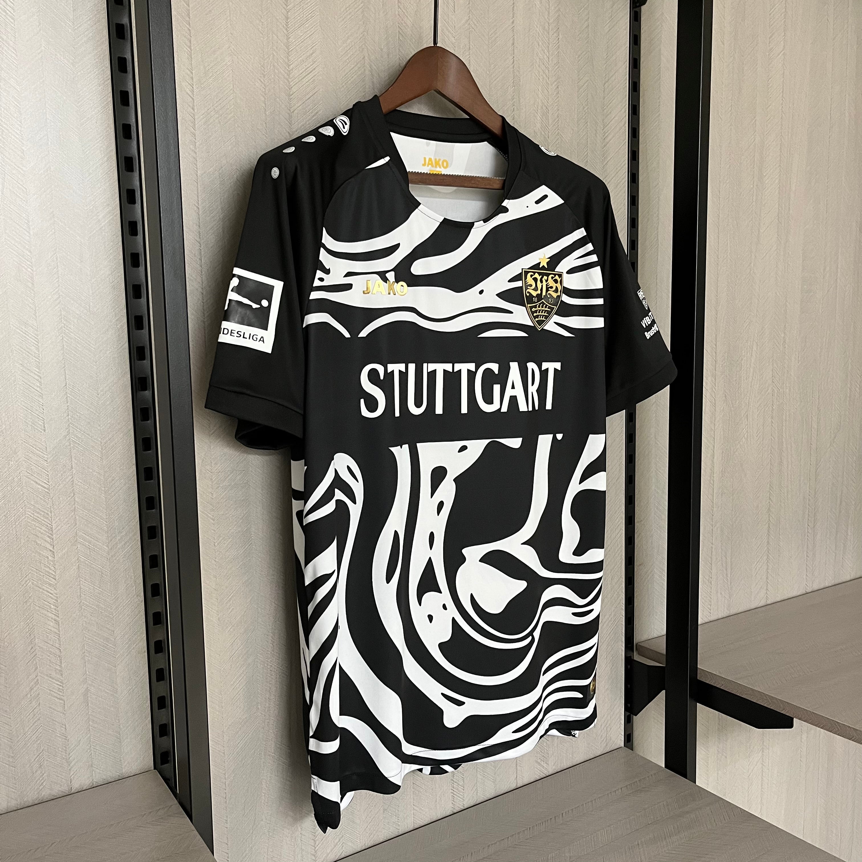 Stuttgart 23-24 | Édition spéciale | Noir