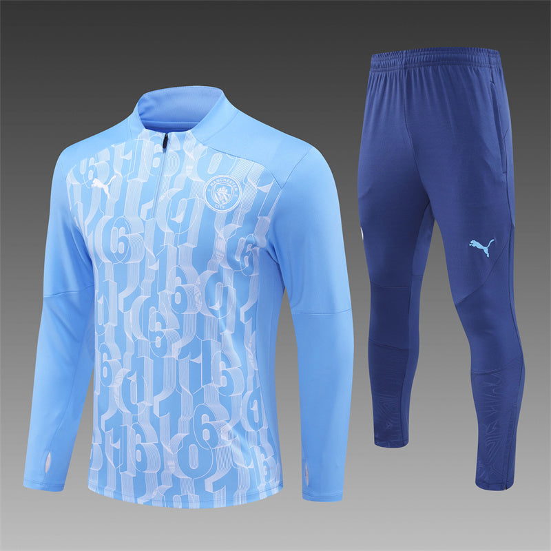 Manchester City avec le survêtement bleu 2024/2025