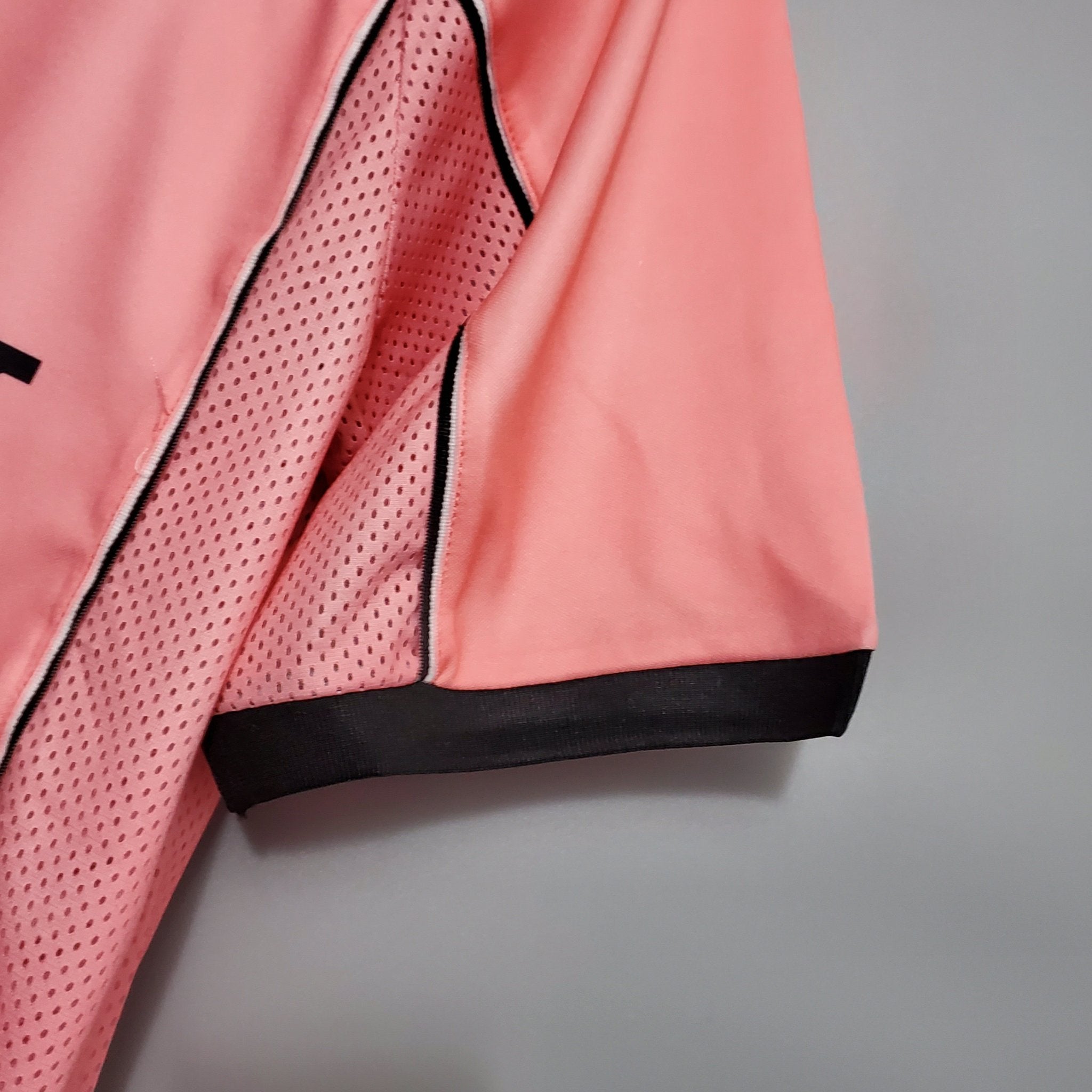 Juventus Retro Away Pink Jersey 1997-1998