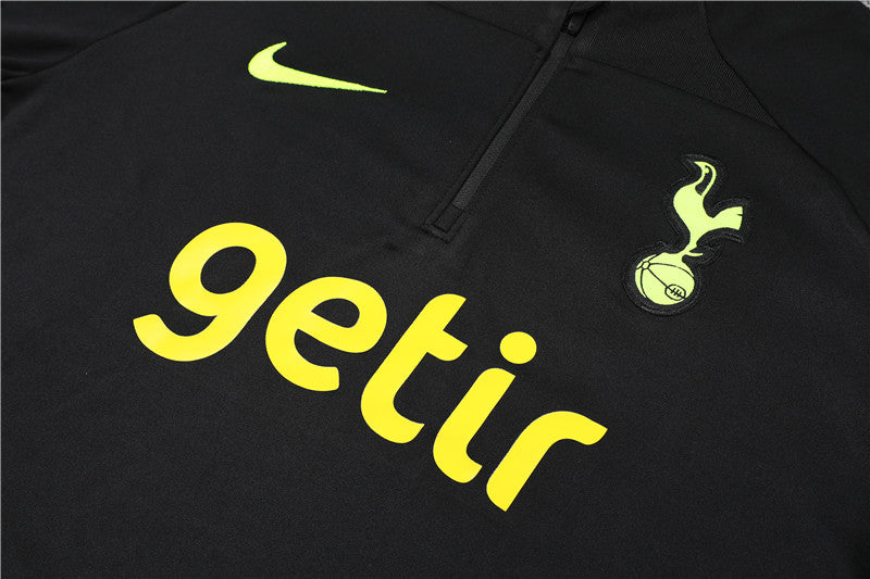 Schwarzer Tottenham-Trainingsanzug