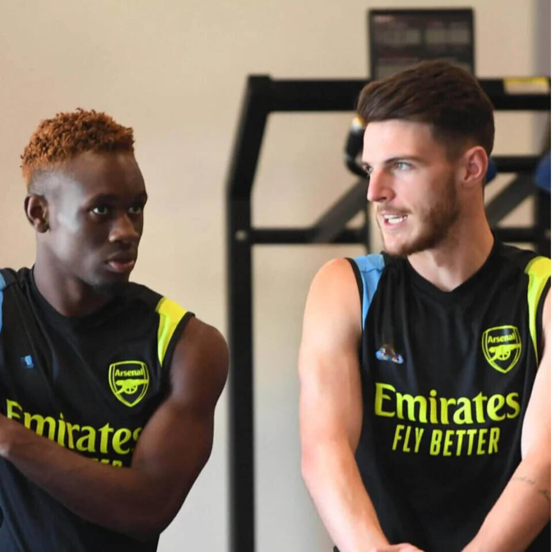 Ensemble d'entraînement d'avant-match d'Arsenal sans manches noir été 2023/2024